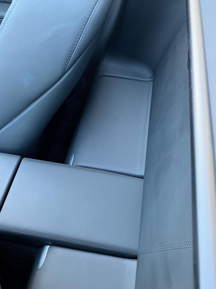Детали интерьера Mercedes-Benz SL600 (R230) 2007 года  (фото 96 из 189)